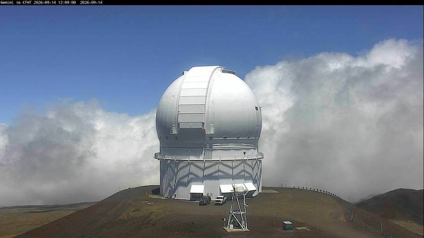 Live camera feed from Canada-France-Hawaii Telescope - North in Hawaii