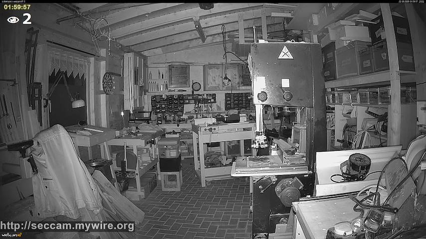 Littlehook's woodworking shop'dan Indoor woodworking shop'e canlı kamera kanalı